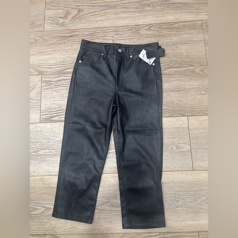 Blank NYC. Black Faux Leather Slim Capri. Size 27